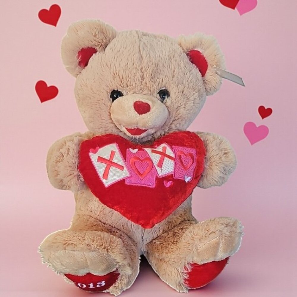 NWT DanDee Collector's Choice plush soft teddy bear holding heart XOXO 2013 20"